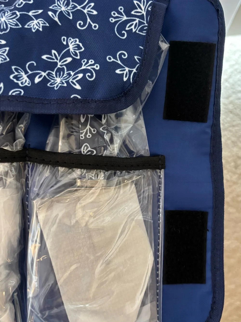temp-tations Floral Lace 10-Piece Gadget Essentials Roll-Up Kit Navy/White